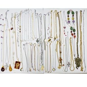 Ensemble de colliers en or fin pour femmes, bijoux de mode originaux et parfaits, création de designers - Product Image 1