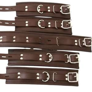 Esposas de Cuero para Muñecas con Costuras Reforzadas y Anillos Metálicos - Product Image 6