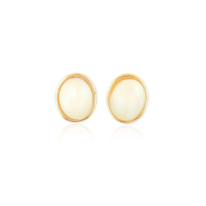 Pendientes de tuerca ovalados de lujo minimalistas con nácar sintético, latón chapado en oro de 18k, estilo geométrico, hechos a mano. - Product Image 1