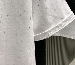 เสื้อยืดแขนสั้นสีดำสำหรับผู้ชาย ลายจุดประดับเพชร คอกลม สไตล์ลำลอง วินเทจ ทรงโอเวอร์ไซส์ ความยาวปกติ ผ้าฝ้าย 100% - Product Image 5