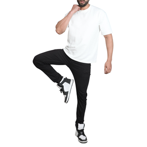 Camiseta Extra Grande de Algodón Ligero de Lujo para Hombre, Camiseta Blanca de Alta Calidad con Logotipo Personalizado para una Comodidad con Estilo - Product Image 3