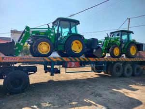 รถแทรกเตอร์อเนกประสงค์รุ่น JD 5075E กำลัง 75 แรงม้า โดดเด่นด้วยความสามารถในการทำงานหนักด้วยเครื่องตักด้านหน้า - Product Image 5