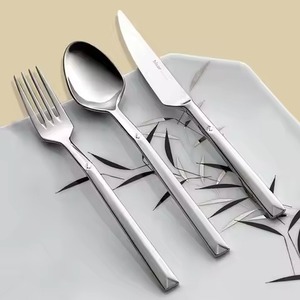 ชุดช้อนส้อมมีดสแตนเลสหรูหรา ชุดอุปกรณ์รับประทานอาหาร ชุดช้อนส้อมมีดสำหรับโต๊ะอาหารระดับพรีเมียม - Product Image 5