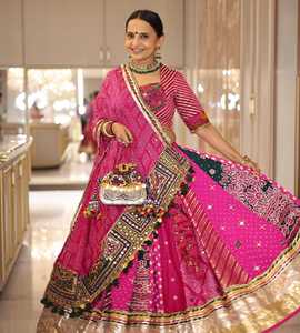 Lehenga Choli en coton mousseline rose avec dupatta, tenue de mariage indienne traditionnelle, imprimé numérique, véritable travail de miroir, bordure en dentelle Lampi - Product Image 3