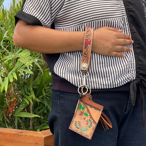 LLavero de regalo promocional de cuero mecanizado a mano, superventas, personalizado, pulsera de cuero genuino con concho de Metal para mujer - Product Image 4