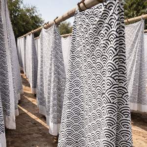 Tissu en coton non tissé imprimé de qualité supérieure, écologique, durable, doux, respirant, textile moderne pour vêtements, ameublement et linge de maison - Product Image 3