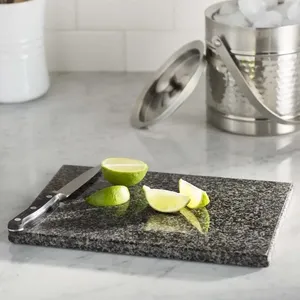 Planche à découper élégante en marbre avec différentes finitions pour un décor de cuisine stylé et une utilisation polyvalente pour la préparation des aliments. - Product Image 1