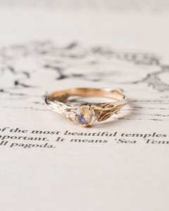 Bague de fiançailles en pierre de lune Lia Gold, motif floral inspiré de la nature, branche et feuille, en argent sterling 925 plaqué or 14 carats, bijoux à taille rose - Product Image 2