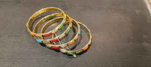 Brazalete Abierto de Latón Hecho a Mano con Brillo Regio Premium para un Estilo Minimalista, Lujoso y de Alta Costura - Product Image 4