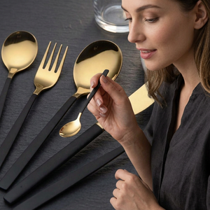 Juego de cubiertos moderno de 5 piezas en acero inoxidable negro mate con baño de oro, ecológico, para la cena, para la cocina, para bodas. - Product Image 4