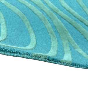 Alfombra Rectangular Moderna de Lana Hecha a Mano con Diseño Abstracto de Ondas Fluidas en Tonos Azul Agua y Verde Azulado, Patrón de Bucle Contemporáneo - Product Image 6