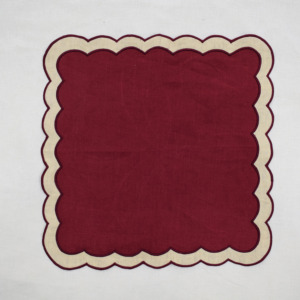 Serviettes de table en lin de luxe faites à la main avec bord festonné et broderie, idéales pour les mariages et la décoration de table - Product Image 2