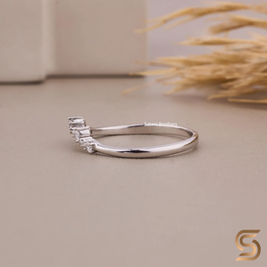 Anillo Minimalista de Moissanita Curvado con Diamantes de 1.10mm, 1.70mm, 2.00mm, Corte Redondo, Tipo Cluster, para Boda, Color D, VVS1, Oro Sólido de 10K - Product Image 4