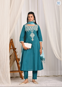 ชุดคุร์ตะทรงเอไลน์ปักลายสีเขียวทะเล พร้อมผ้าคลุมไหล่แบบ Bandhej - Product Image 5