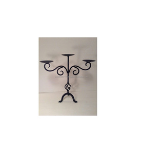 Único centro de mesa de candelabro de hierro de inspiración vintage para agregar encanto rústico a mesas, bodas o interiores tradicionales - Product Image 2