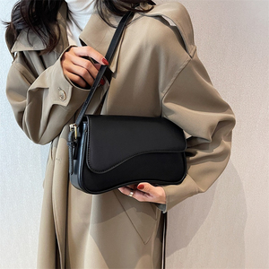 Bolso de Hombro Tipo Sobre para Mujer, Cierre de Solapa de Cuero, Estilo Minimalista, Correa de Hombro, Asa Individual, Uso Diario en Todas las Estaciones - Product Image 4