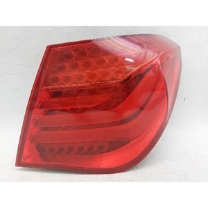 ไฟท้ายด้านนอกขวา สำหรับรถยนต์ BMW ซีรีส์ 7 ปี 2008-2012 มือสอง ของแท้ OEM รหัส 7182198 - Product Image 1