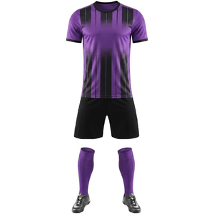 Ensemble de maillot de football rayé noir et violet, personnalisable, respirant, séchage rapide, coupe athlétique, manches courtes, toutes saisons, haute qualité, vente en gros - Product Image 1