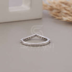 Elegante Anillo de Compromiso y Boda con Moissanita Chevron, Quince Piedras Redondas, Chapado en Oro, Anillo de Eternidad Curvo para Mujer - Product Image 6