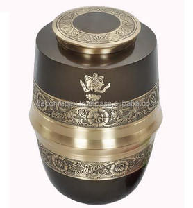 Productos decorativos hechos a mano de alta calidad, venta al por mayor, urnas de cremación de latón con diseño de Pentáculo grabado para urna de cenizas humanas - Product Image 3