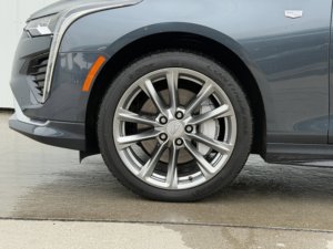 Sedán AWD de Lujo Premium Cadillac CT4 Sport AWD con Asientos de Cuero - Product Image 3