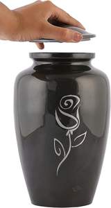 Urne funéraire cylindrique en aluminium noir brillant, finition métallique, motif floral, durable, légère, pour le stockage des cendres. - Product Image 4
