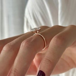 Bague de fiançailles solitaire pour femme en or 14 carats avec diamant de laboratoire ovale de 2 carats, taille prong, clarté VS, couleur EF, certifiée IGI - Product Image 2