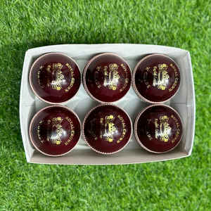 Balle de cricket rouge dure personnalisée de haute qualité avec logo personnalisé, best-seller, vente en gros, fabriquée au Pakistan - Product Image 2