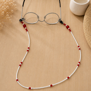 Chaîne de lunettes perlée rouge et blanche, sangle de cou flexible pour femmes, support de lunettes de soleil, accessoire de retenue pour lunettes - Product Image 1
