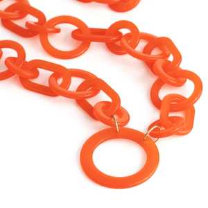 Collar llamativo hecho a mano con cadena de eslabones naranjas y cuentas en forma de corazón, de resina, unisex, moderno, ideal para regalo de fiesta, joyería. - Product Image 1