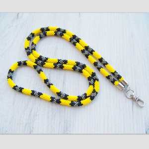 Collier tendance bohème à perles, porte-clés et porte-carte d'identité fait main pour le bureau et l'école à prix avantageux - Product Image 6