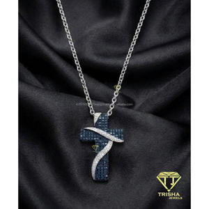 Colgante de cruz bicolor en plata de ley 925 con diamantes de moissanita negros y blancos, estilo hip hop. - Product Image 2