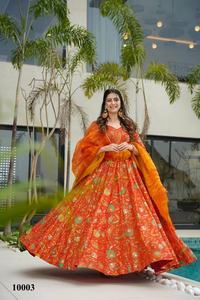 Magnifique ensemble de robes longues en soie gaufrée de style indien-pakistanais, séchage rapide, tenue ethnique moderne pour les fêtes et les occasions festives - Product Image 2