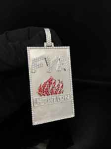 Escudo Unisex de Acero Inoxidable con Diamantes Helados Personalizados Ice Legacy, Plata Tibetana, Hip Hop, Imitación Rodio, Corte Brillante - Product Image 1