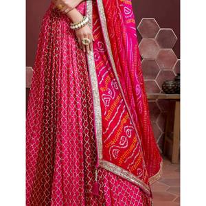 Lehenga Choli de Seda Bordada en Rosa, Talla Grande, para Sangeet - Product Image 3