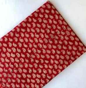 Tela de algodón estampada a mano de Jaipur, tela de algodón puro roja con diseño étnico, tela de algodón estampada al por mayor - Product Image 3
