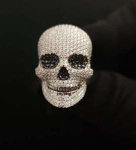 Anillo de Calavera Iced Out con Diamantes, Anillo de Calavera de Lujo con Pavé de Circonitas, Estilo Hip Hop Gótico Bling - Product Image 1