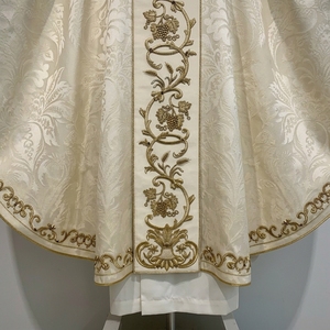 Chasuble brodée en jacquard crème, vêtement de prêtre en polyester, costume d'église, personnalisation OEM - Product Image 2