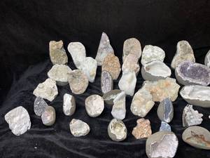 Colección de Geodas de Cuarzo Natural, Piedras Crudas de Diferentes Formas y Colores, Especímenes Coleccionables de Arte - Product Image 6