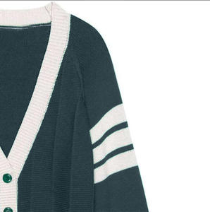 Cardigan en tricot à col en V pour homme, rayures vert foncé et blanches, manches longues, fermeture boutonnée, style automne, pull pour femme et homme - Product Image 3