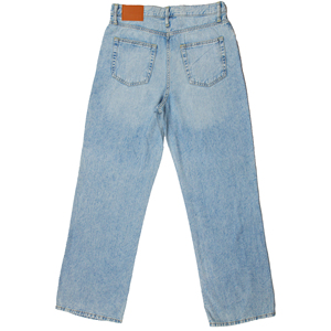กางเกงยีนส์ผู้หญิงทรงตรงแบบลำลอง ยี่ห้อ MASTER TEXTILE รุ่น FIVE POCKET DENIM สี Mid Wash ผ้าฝ้าย 100% ทรงหลวม เย็บตะเข็บคู่ ตกแต่งหมุดโลหะ รับผลิตแบบ OEM/ODM - Product Image 2