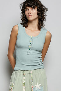 Camiseta sin mangas con cuello redondo y botones de colores POL - Product Image 6