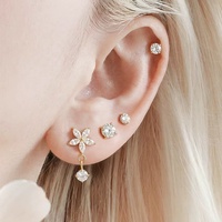 Boucles d'oreilles à dos plat en titane F136 avec sertissage clos et design unique en forme de fleur, zircon en goutte, filetage interne, pour cartilage, vente en gros