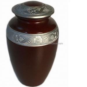 Urna Funeraria Moderna de Latón con Diseño Intrincado de Filigrana Floral/Hojas de Roble, Florero de Mesa para Servicios Funerarios - Product Image 1