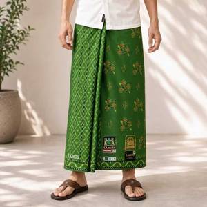 Sarong Elegante para Hombre Lungi Lamiri S-90 de Rayón, de Indonesia - Product Image 1