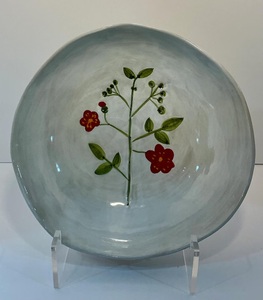 Assiette décorative élégante en céramique avec motif floral peint à la main, finition émaillée lisse pour une mise en scène de table sophistiquée - Product Image 5