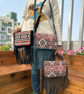 Nuevo hecho a mano gran oferta Jacquard gamuza cuero flecos Sling Bag multiuso nuevo diseño Vintage bandolera precio barato producto a granel - Product Image 4