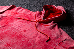 Sweat à capuche homme 100% coton de haute qualité, rouge uni, délavé à l'acide, léger et respirant pour l'hiver, avec impression personnalisée et poche kangourou sur le devant - Product Image 4