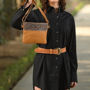 Sac à main bohème pour femme en cuir de vachette usiné avec fermeture à glissière sécurisée à franges et poignée/sangle amovible - Product Image 4