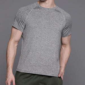 T-shirt gris à manches courtes et col rond pour homme, coupe classique, couleur unie, en jersey tricoté écologique, séchage rapide, style sportif décontracté - Product Image 1